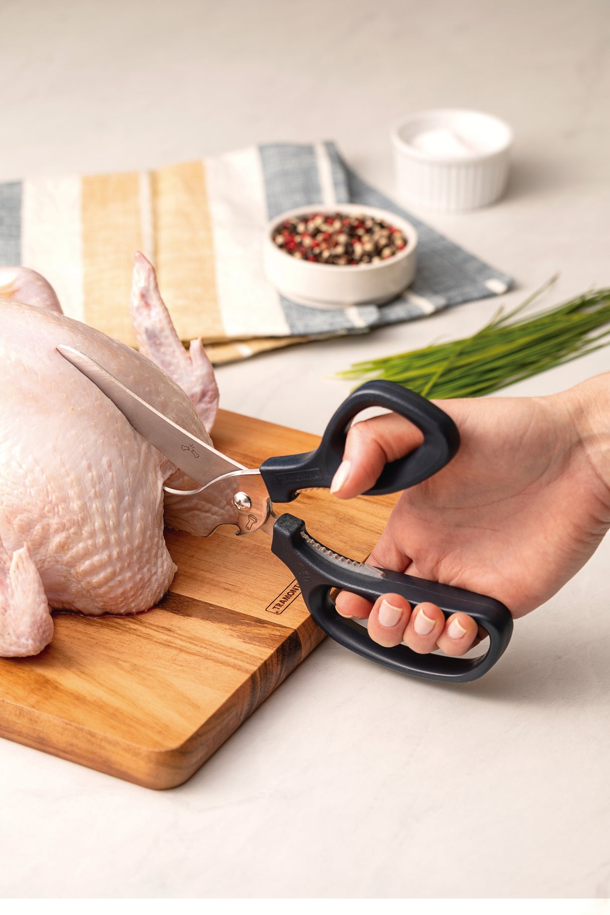 Tijera Trinchante en Acero Inoxidable y Mango de Polipropileno Negro