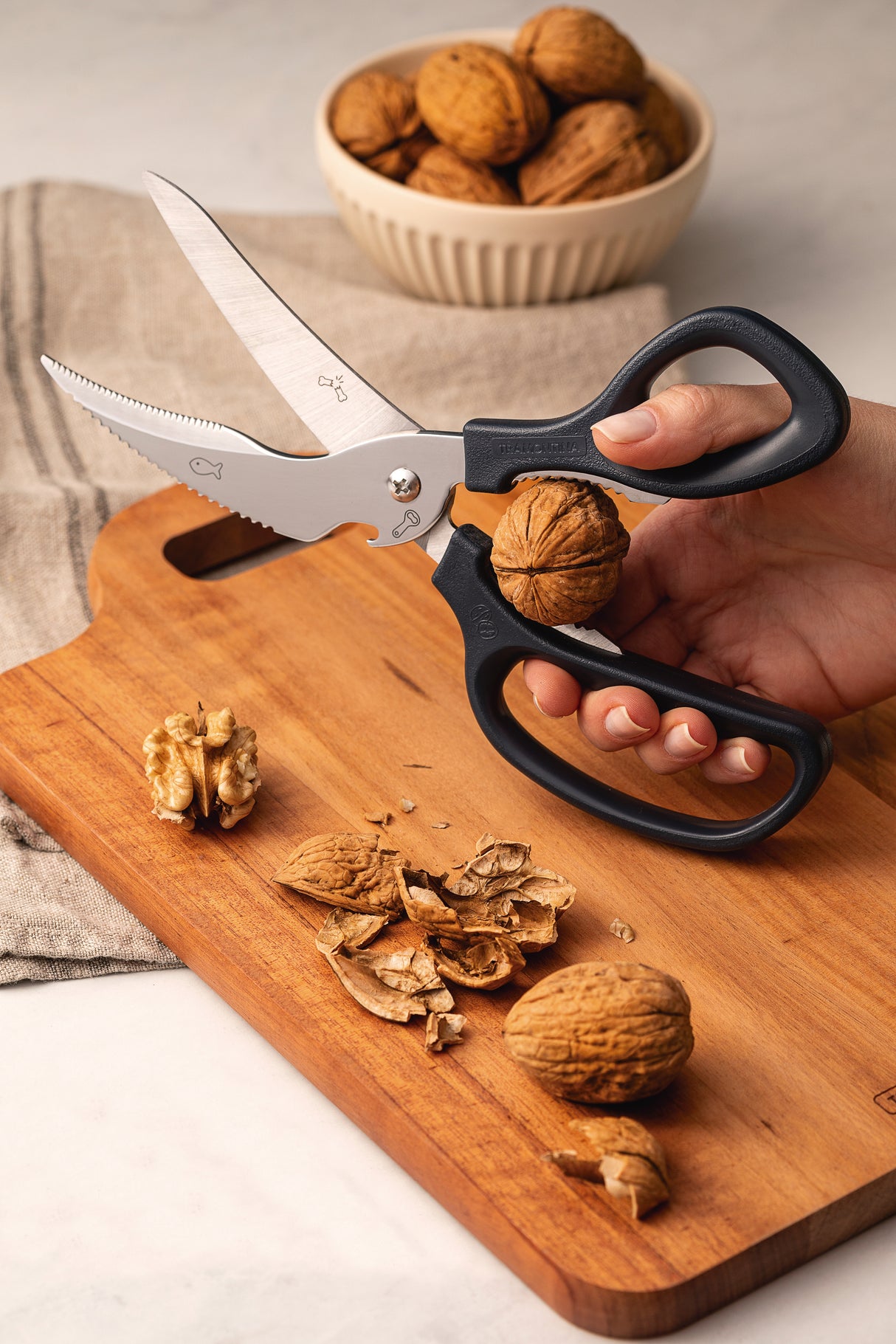 Tijera Trinchante en Acero Inoxidable y Mango de Polipropileno Negro