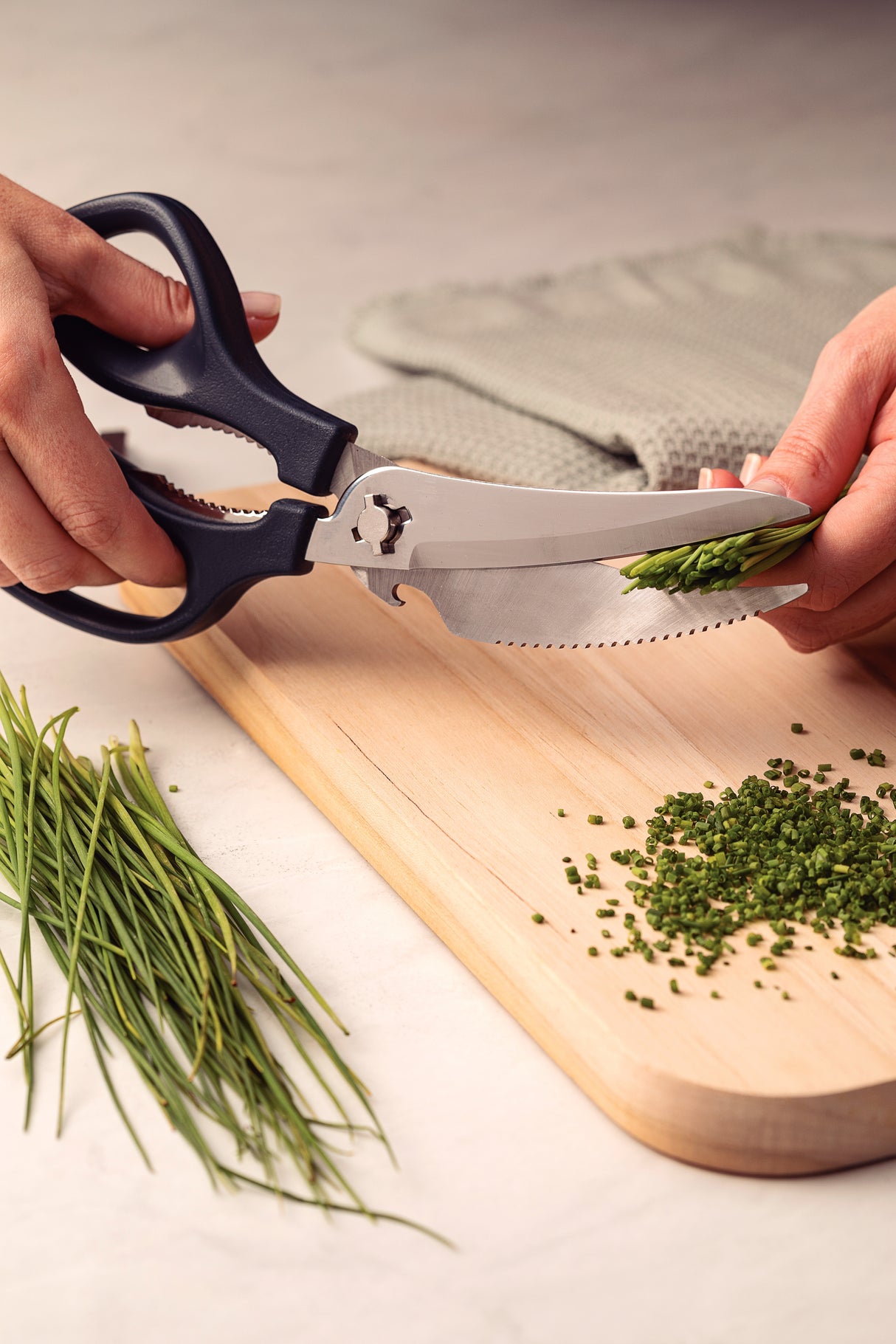 Tijera Trinchante en Acero Inoxidable y Mango de Polipropileno Negro